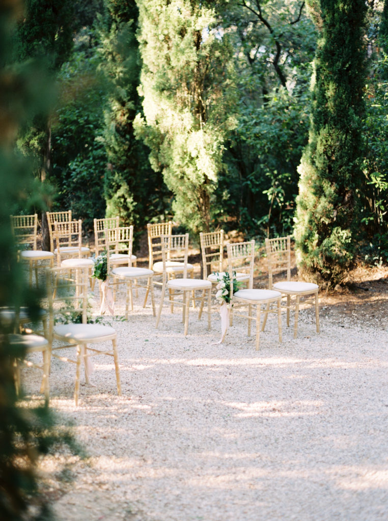 A wedding at Château Martinay has both indoor and outdoor seating options.