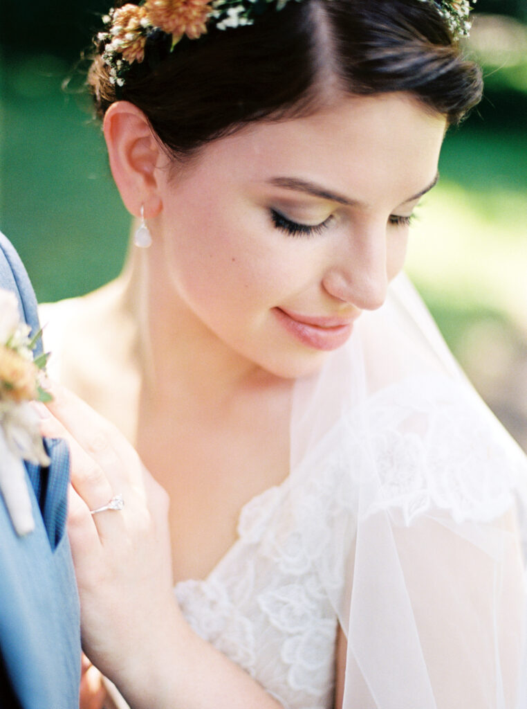 relaxing the face is just one of many posing tips for your wedding day.